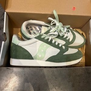 BRAND NEW SAUCONY sneakers